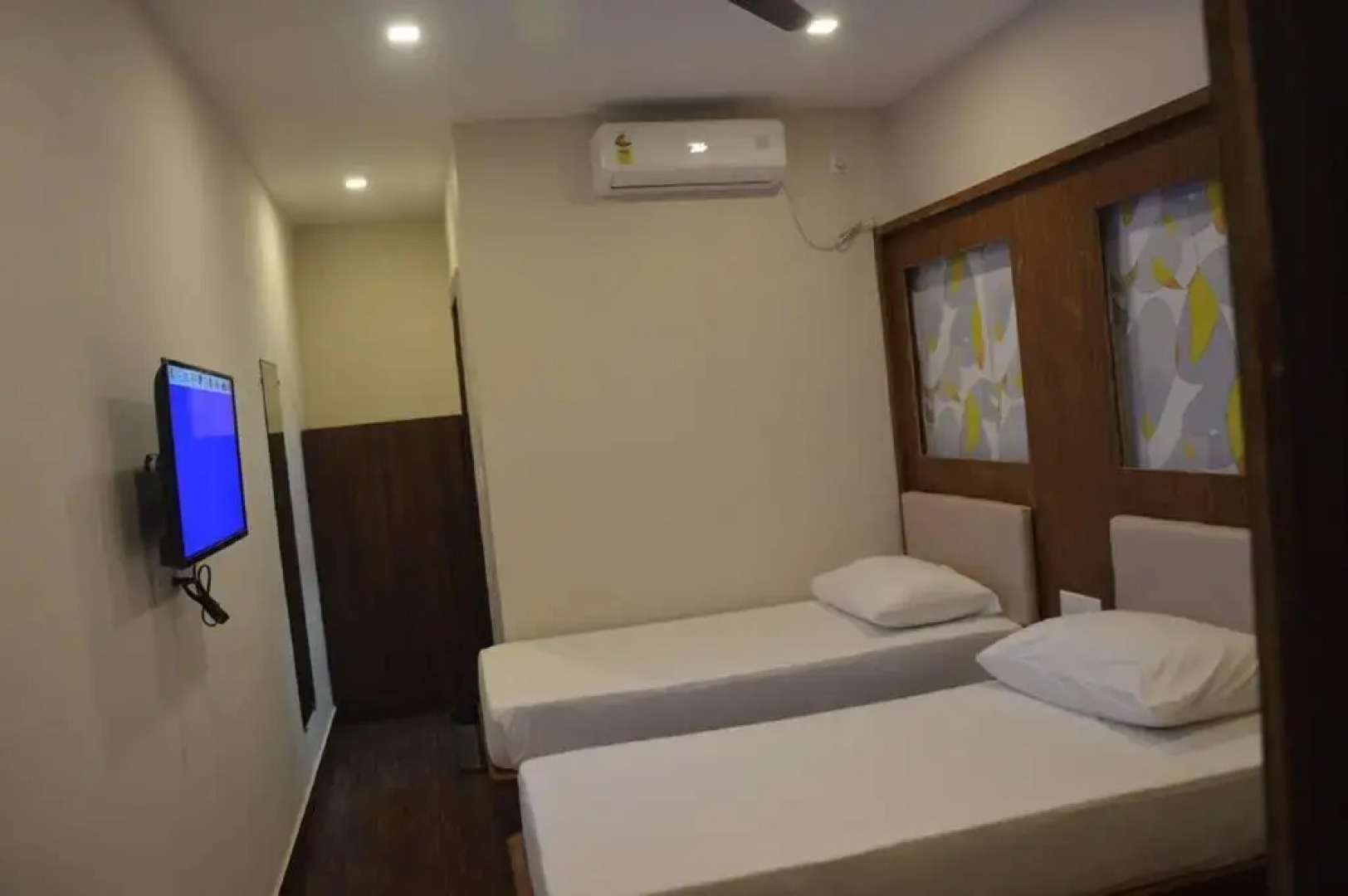 Seamens Club N Hotel