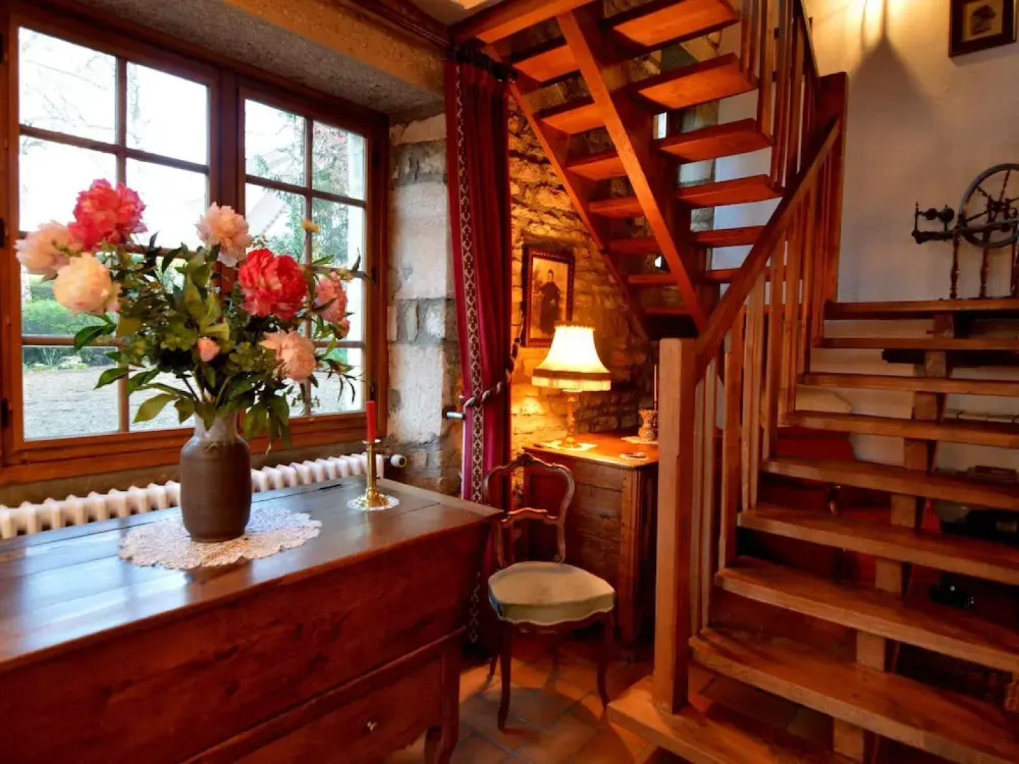Modern Holiday Home in Vault-de-Lugny with Meadow View
