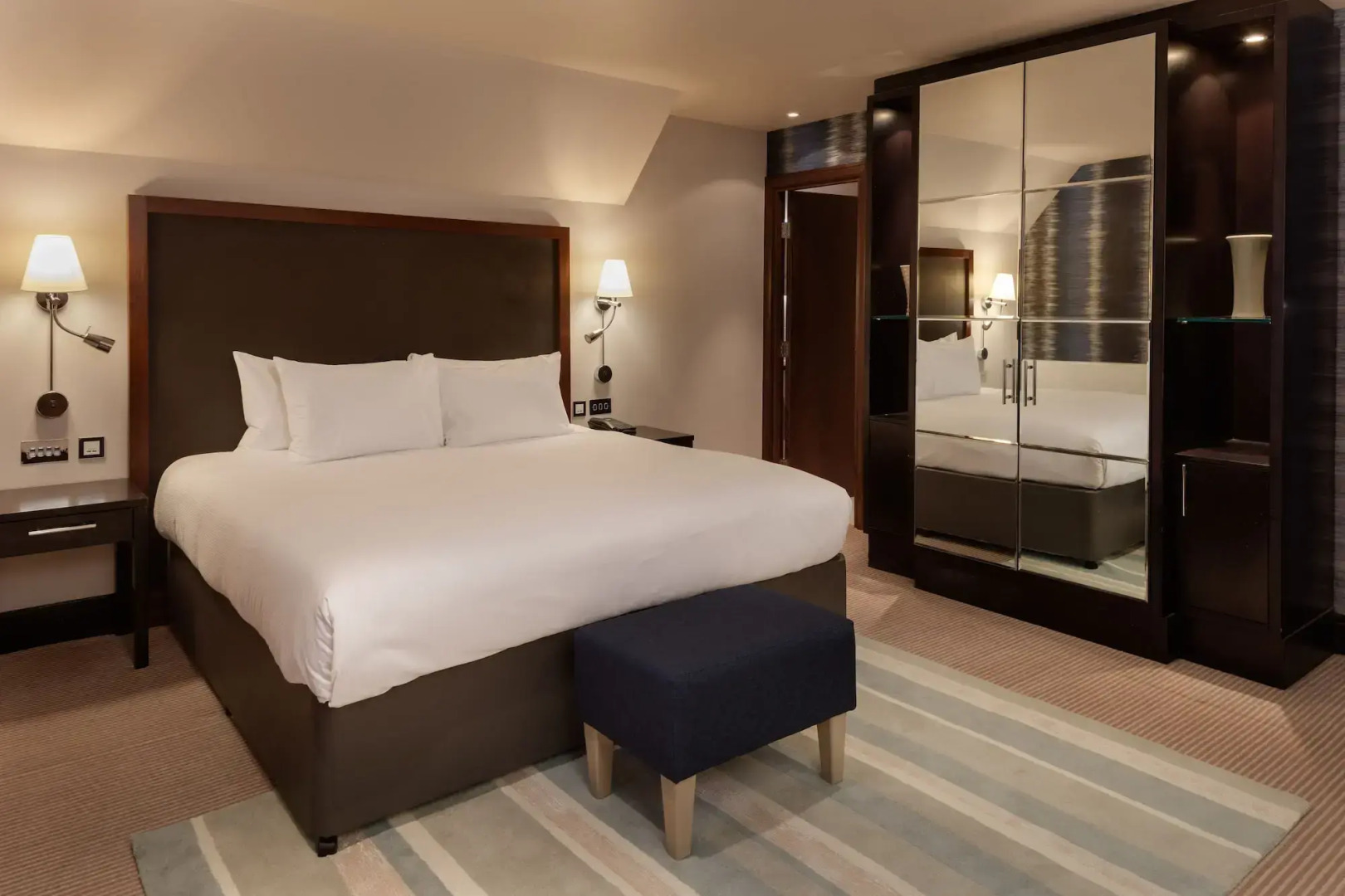 Отель The Cambridge Belfry