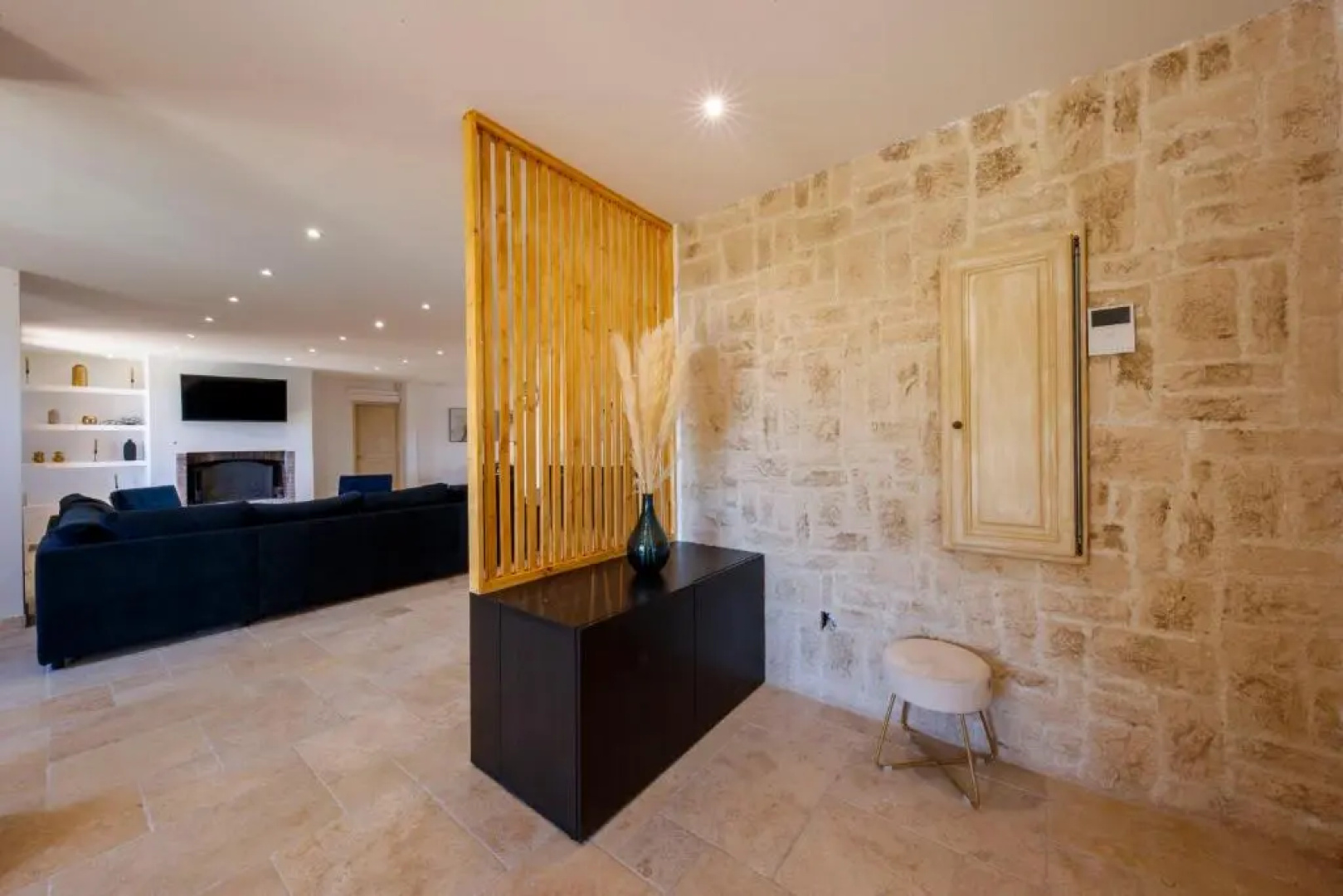 06T - Spacious villa with sea view- pool - jacuzzi-sauna