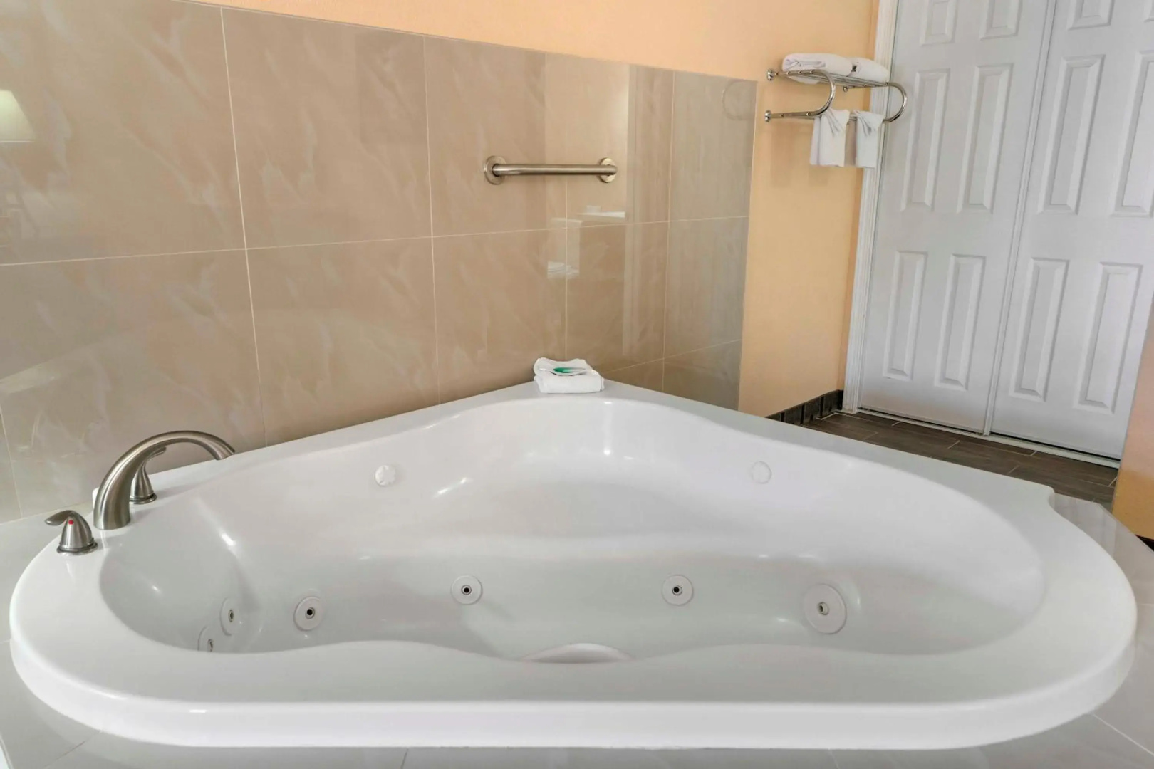 Lemon Tree Hotel & Suites Anaheim