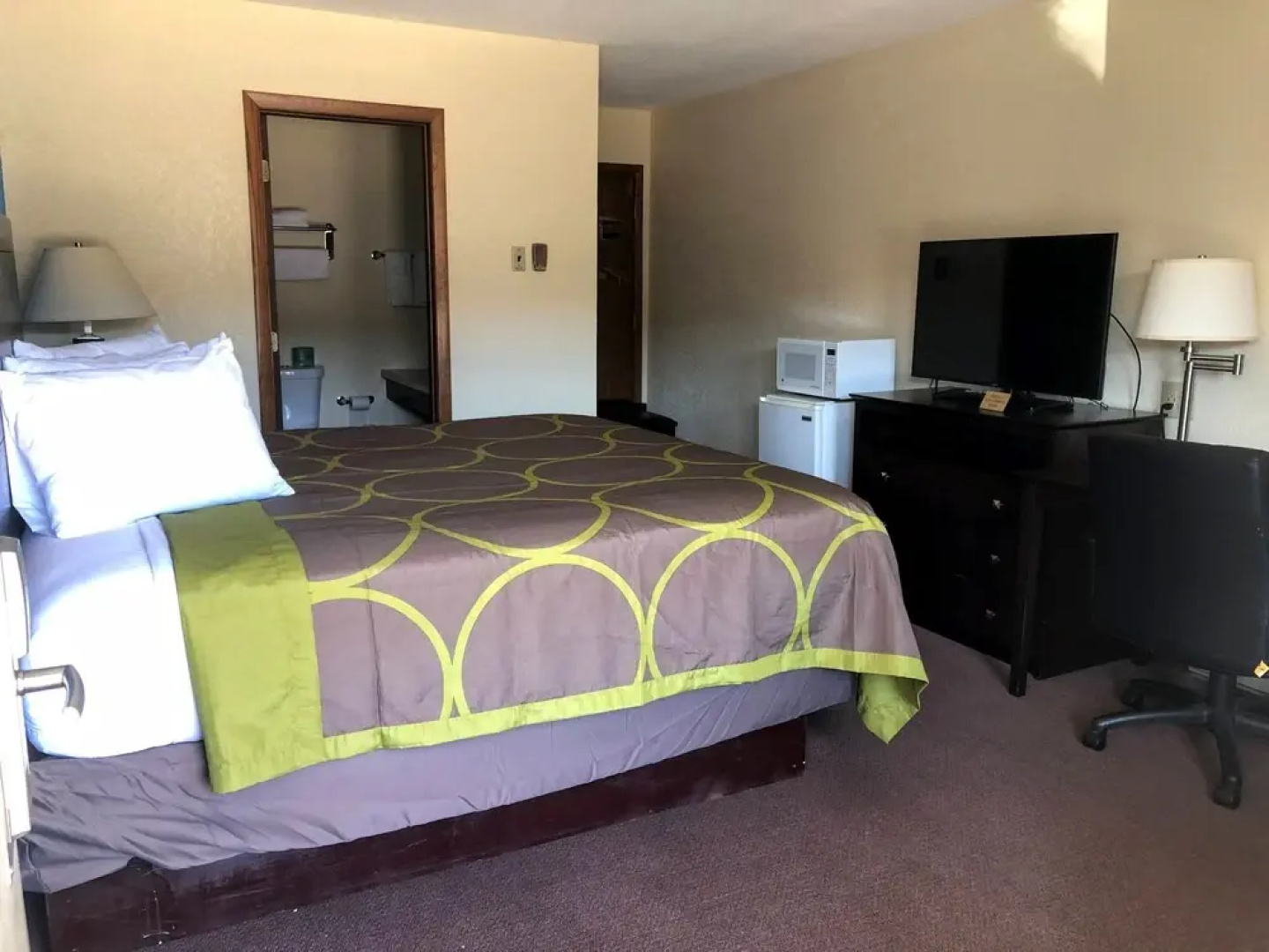 AmeriVu Inn & Suites