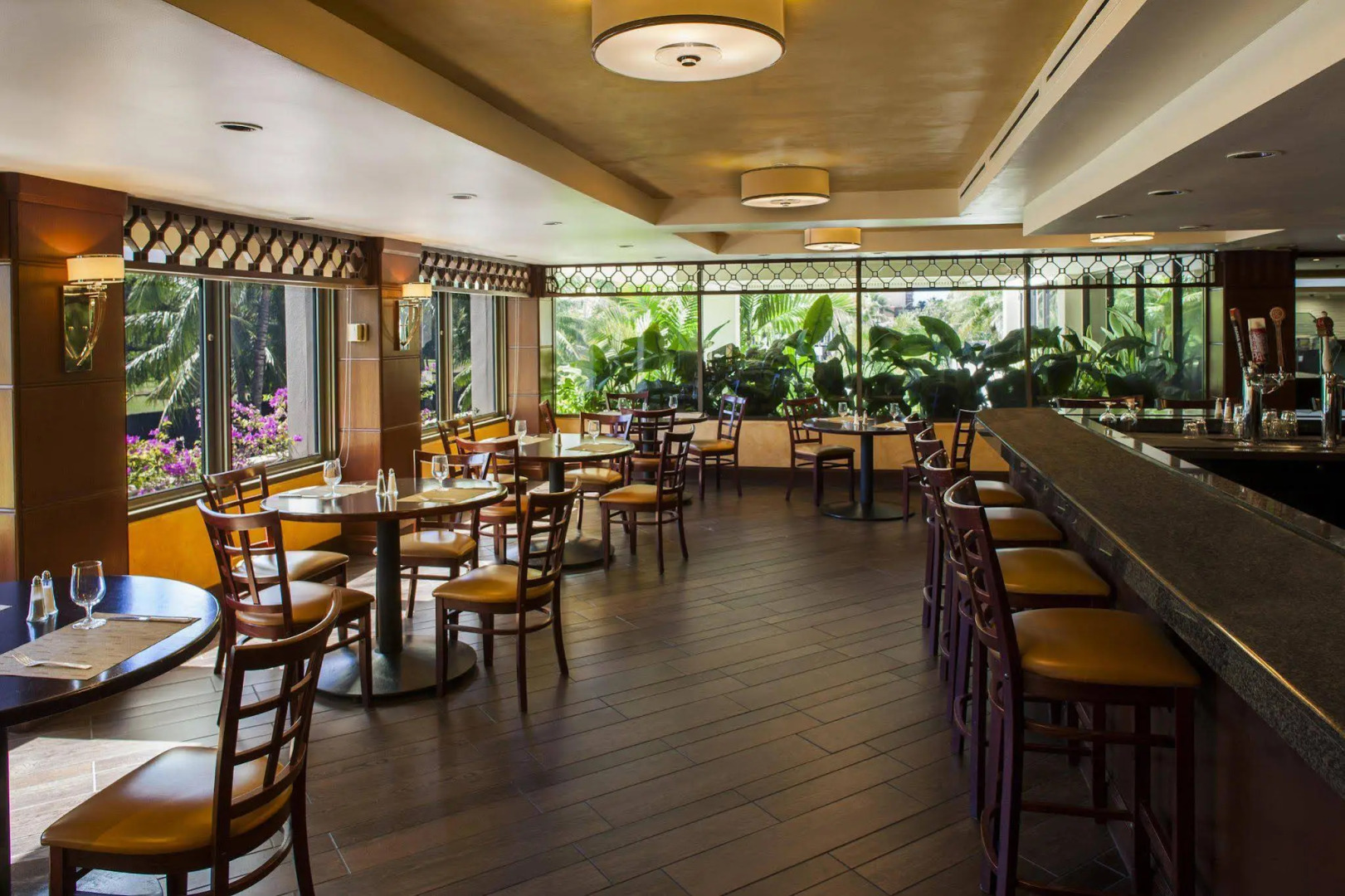 DoubleTree by Hilton Hotel Alana - Waikiki Beach