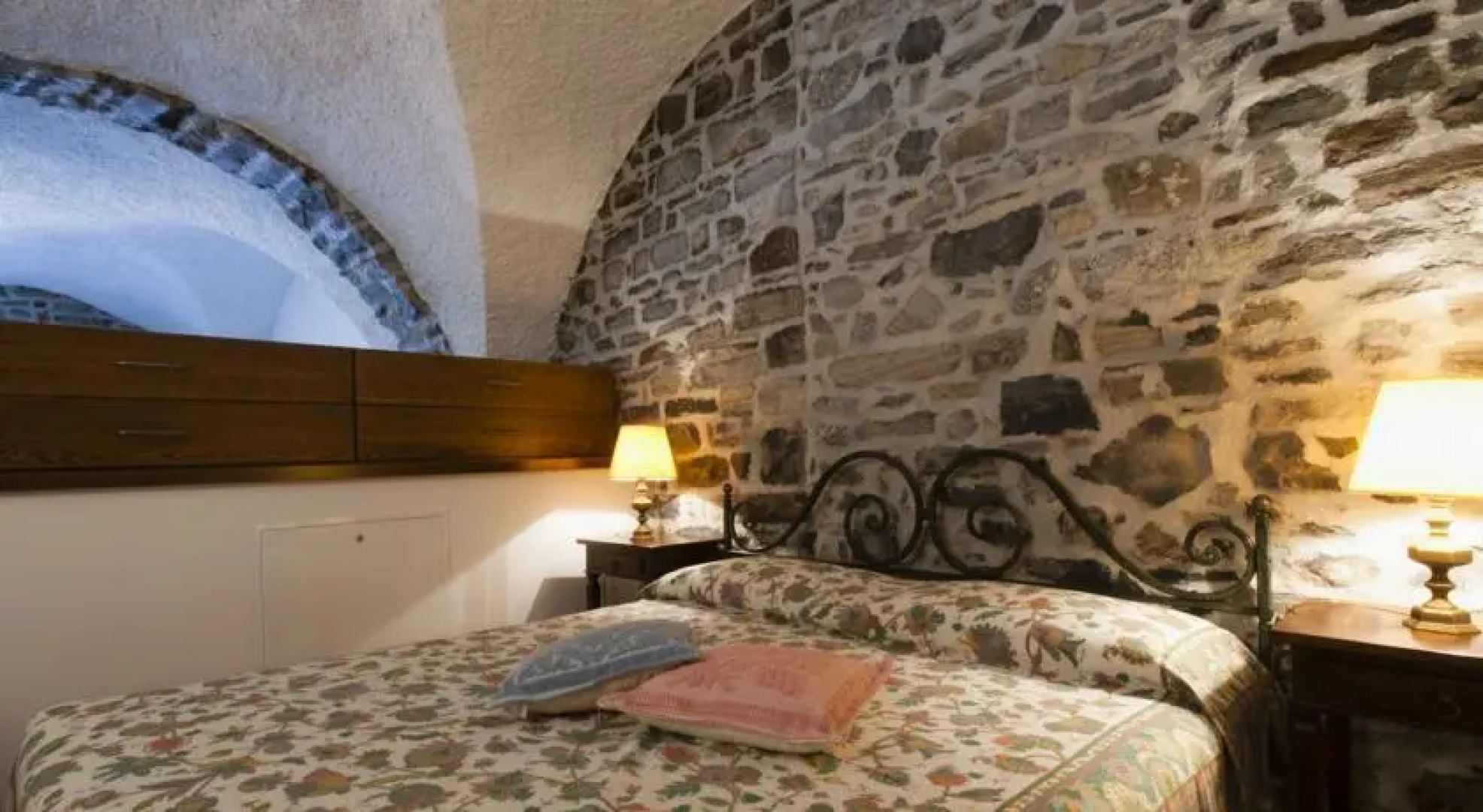 Terrace directly on Lake Como