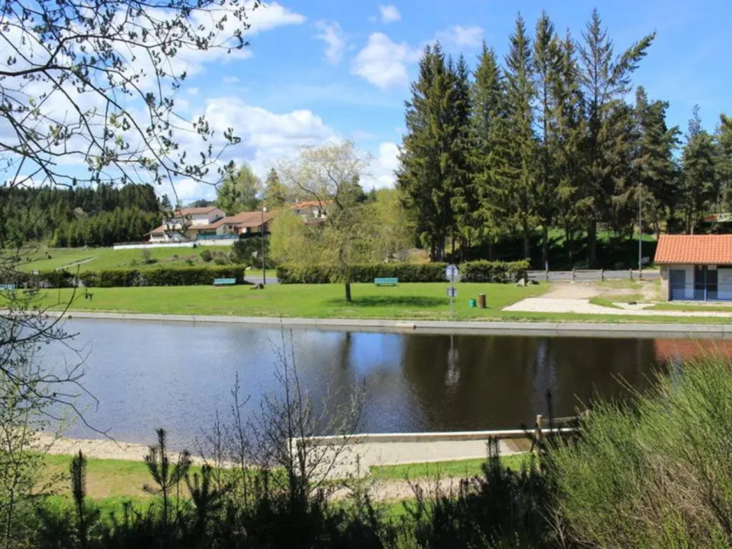 Gîte Usson-en-Forez, 3 pièces, 4 personnes - FR-1-496-162