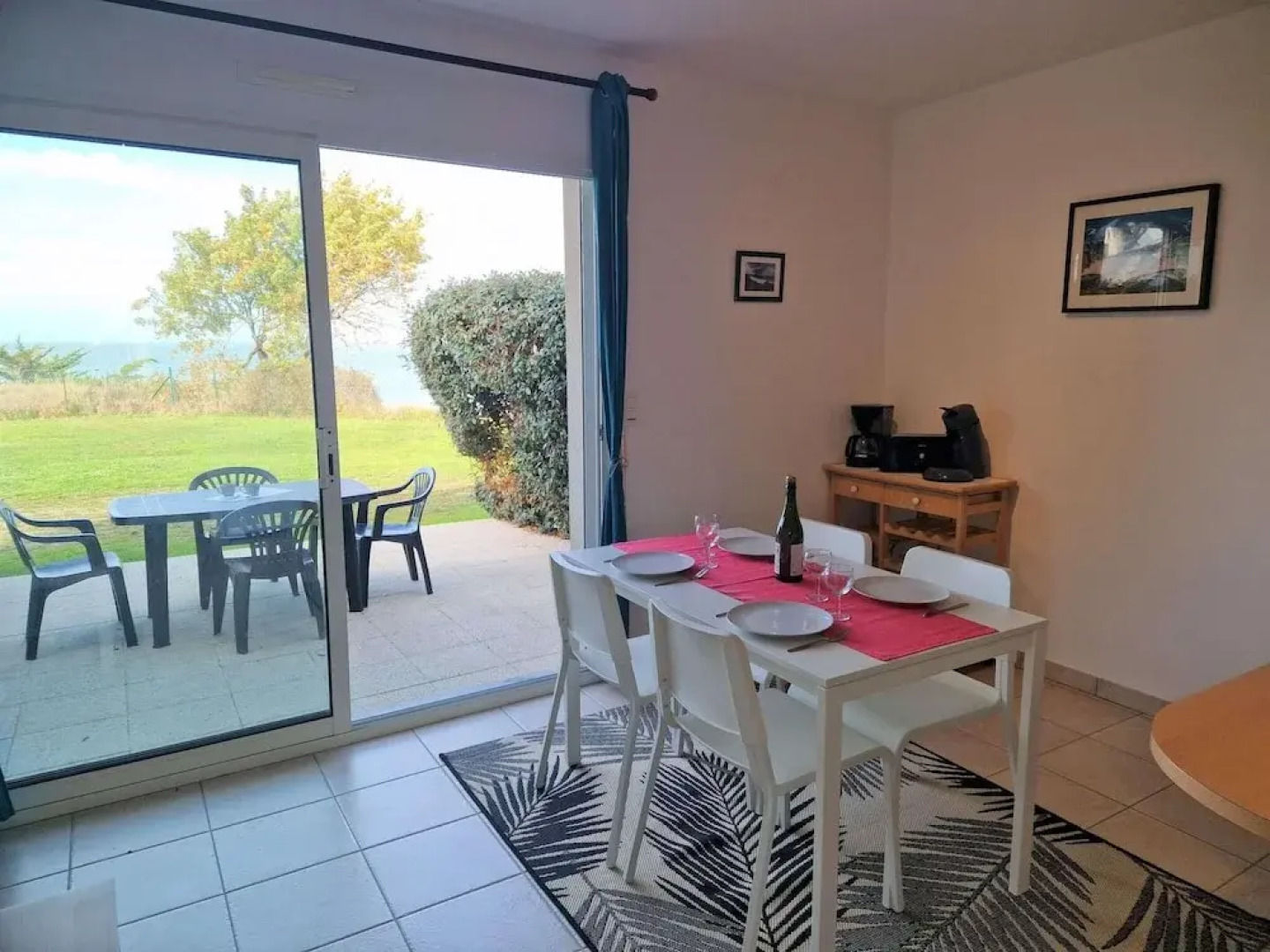 Lovely Apartment in a Prime Location With Direct Access to the Beach, Mesquer