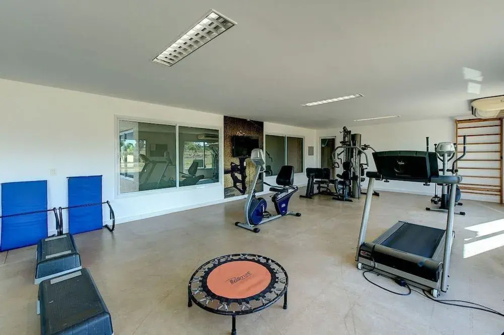 MAGNíFICO APART NO CATU LAKE RESIDENCE