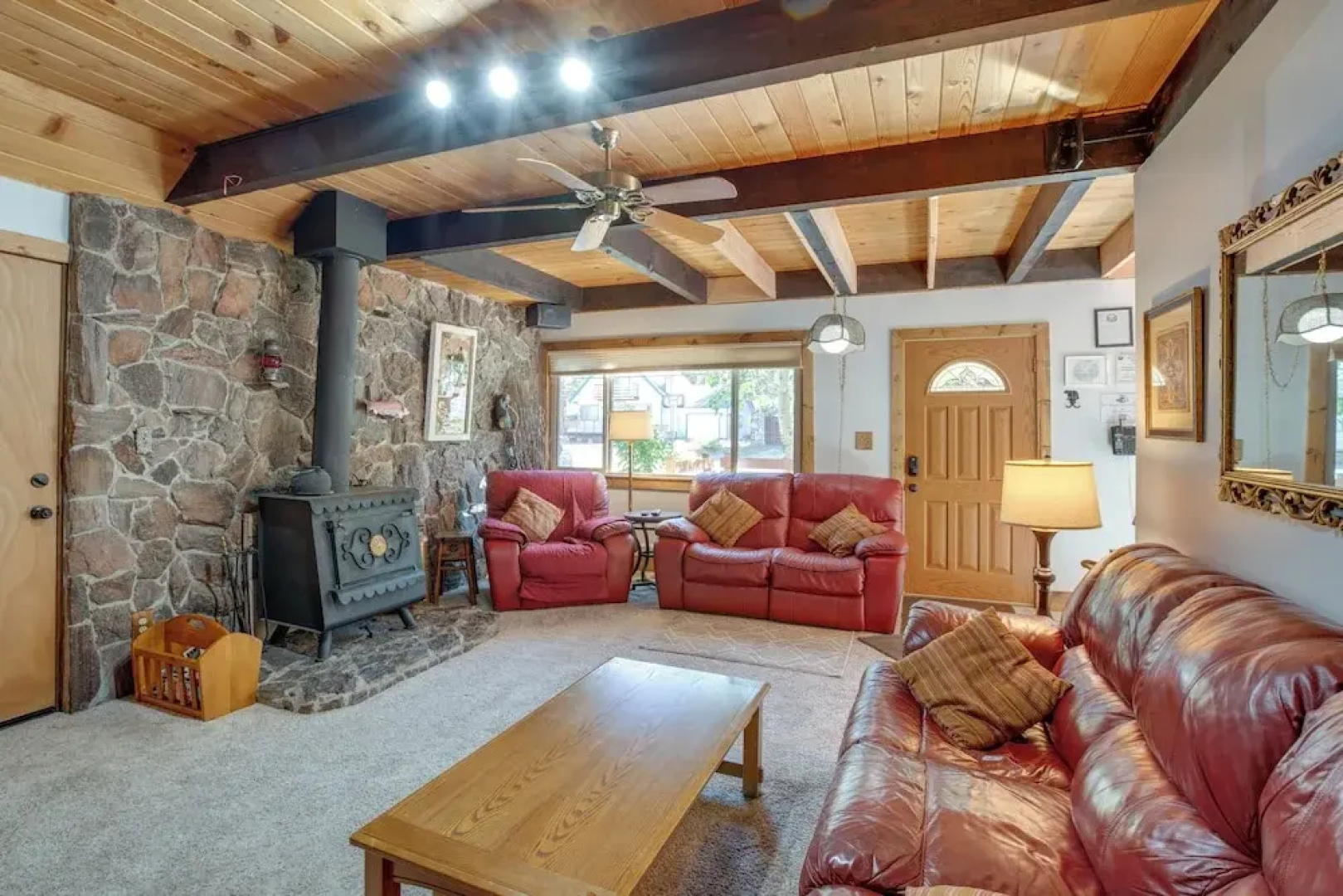 11 Mi to Ski Resorts! Lake Tahoe Gem w/ Pool Table