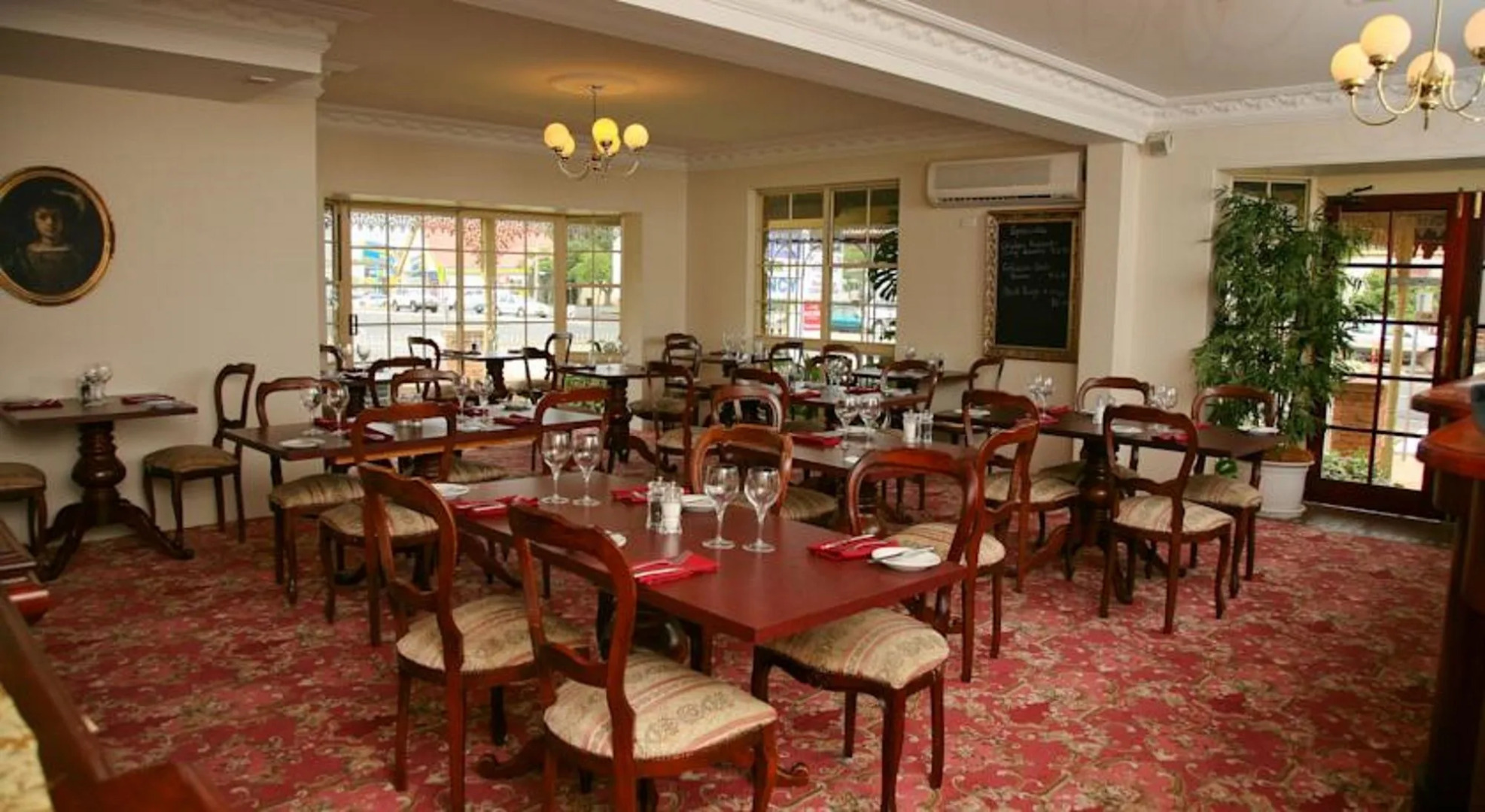 Australian Heritage Motor Inn