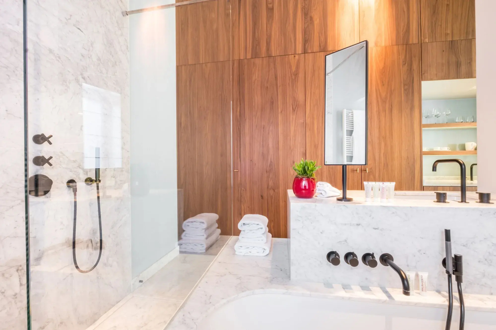 Raphael Suites