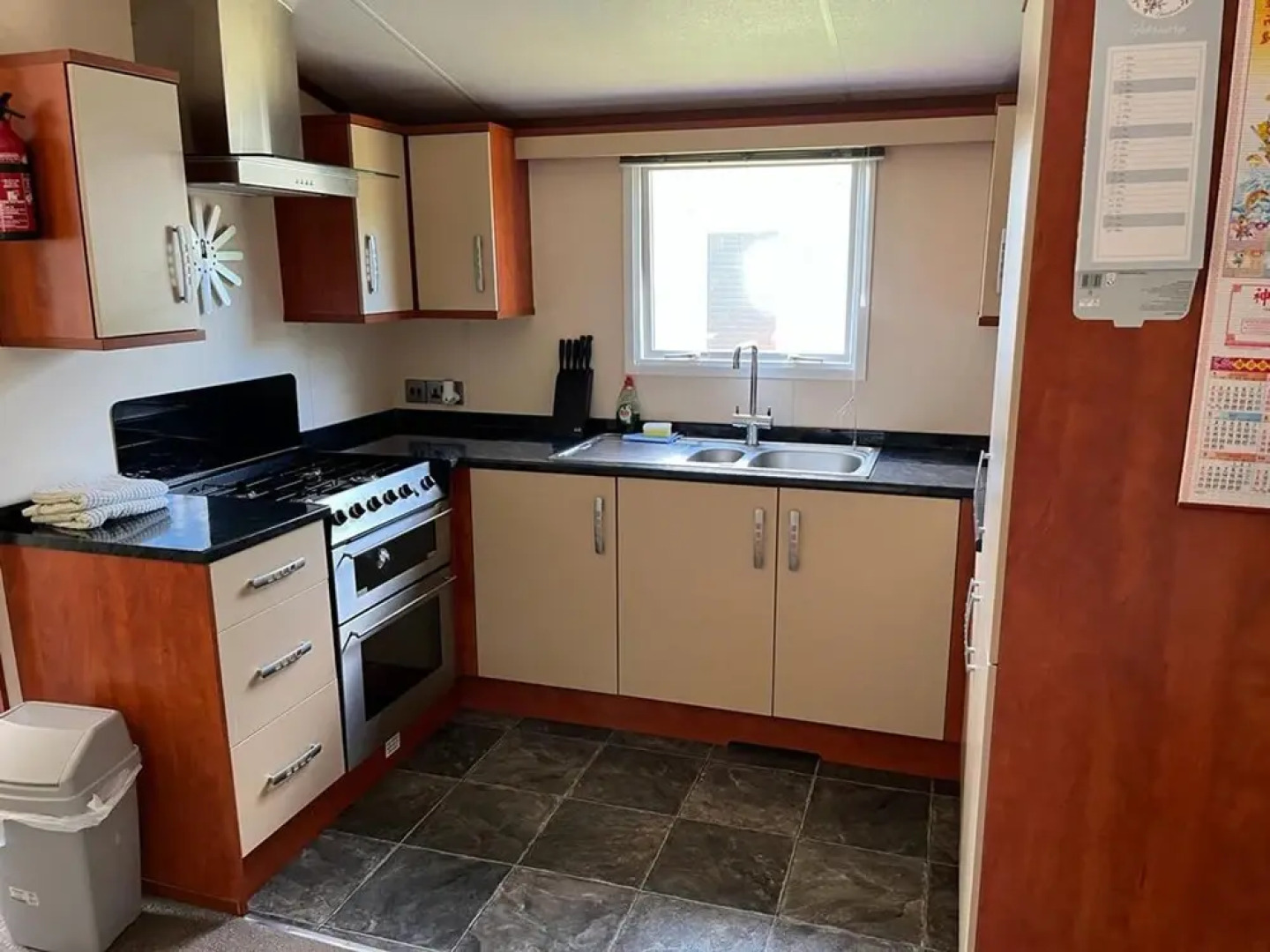 Spacious 2 bed Holiday Home Entertainment on Site