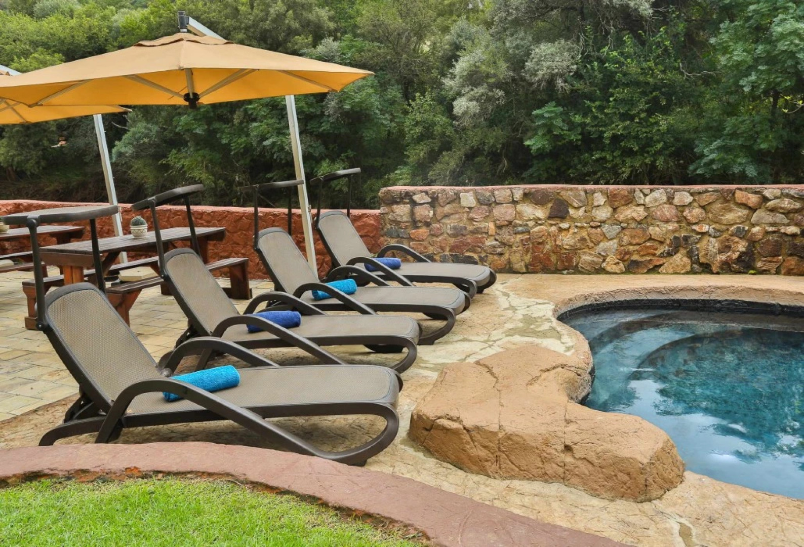 Thanda Manzi Country Hotel