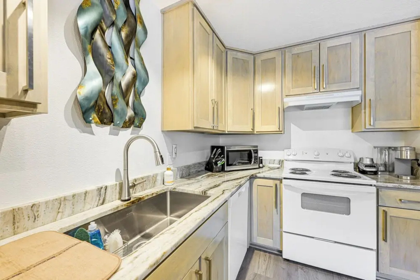 Walk to Parks: Snug Soldotna Sanctuary!