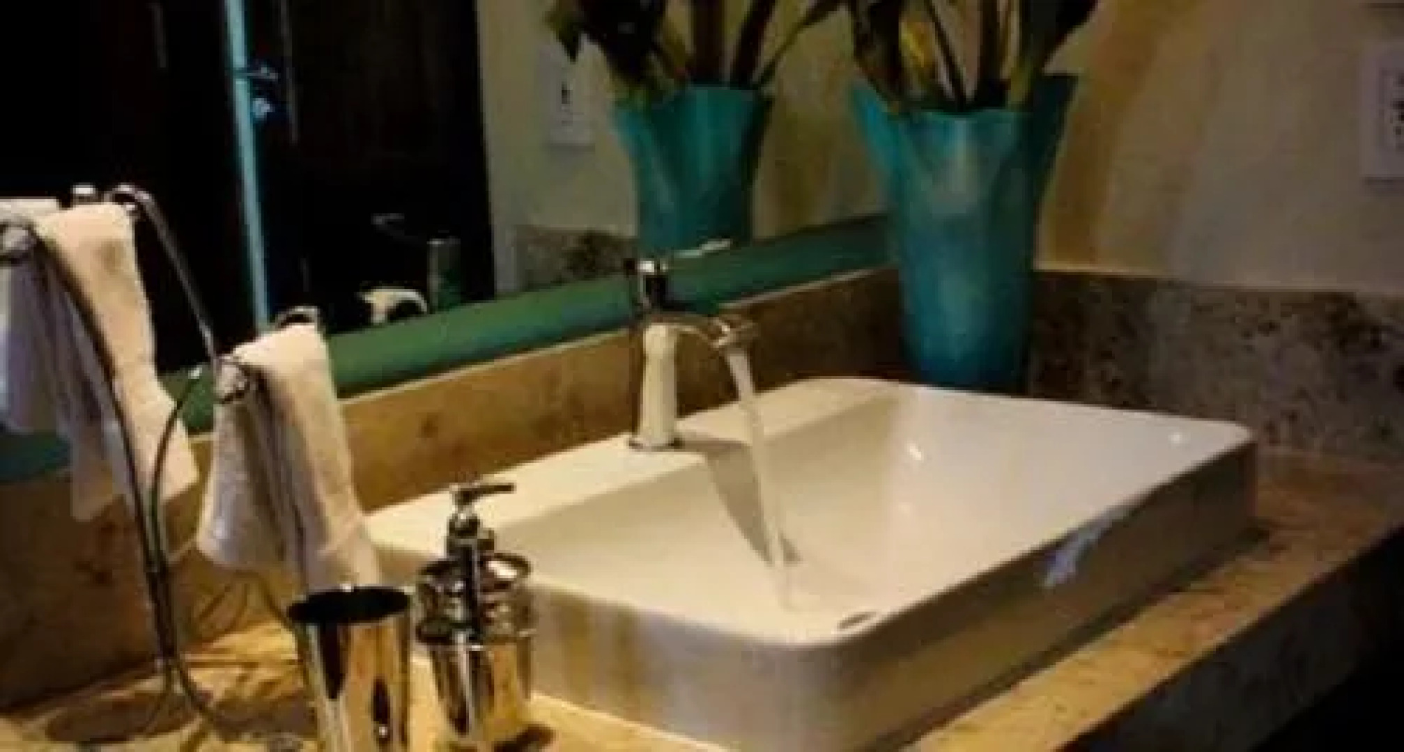 Luxury Condo V177 Romantic Zone