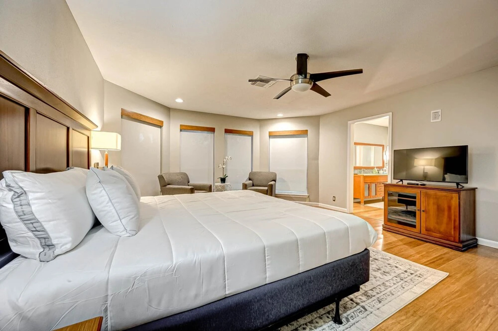 The Hideaway in El Lago, Home Gym, Rain Shower, King Bd, Sleeps 8, Space Center