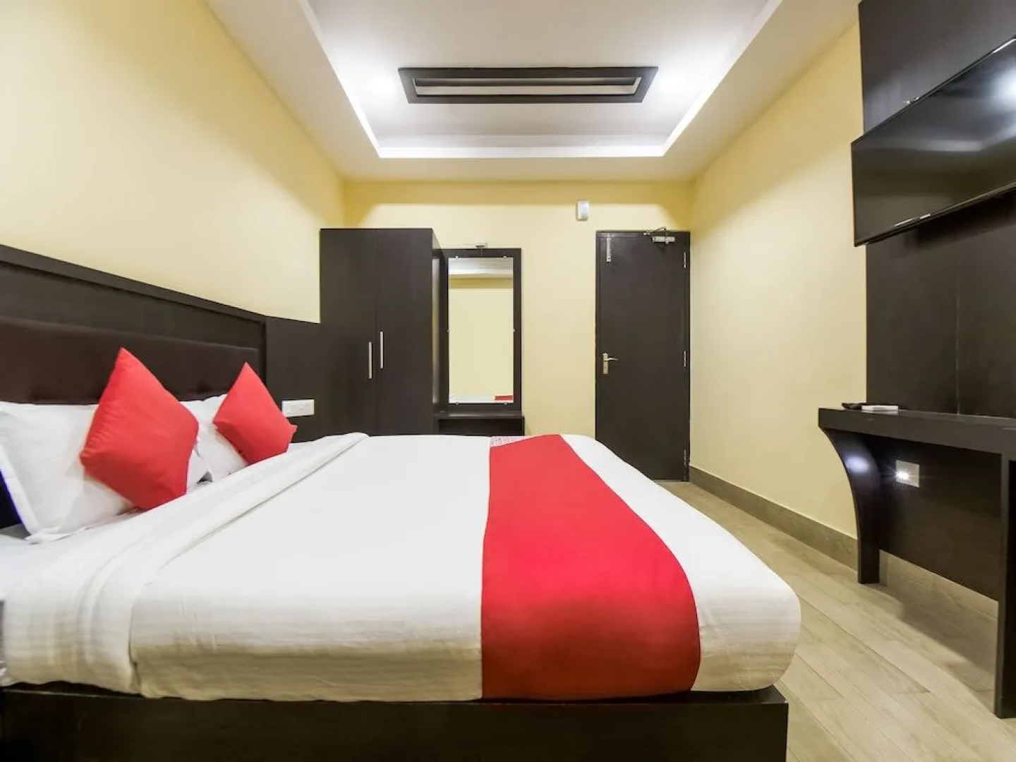 OYO 33503 Hotel Holiday international