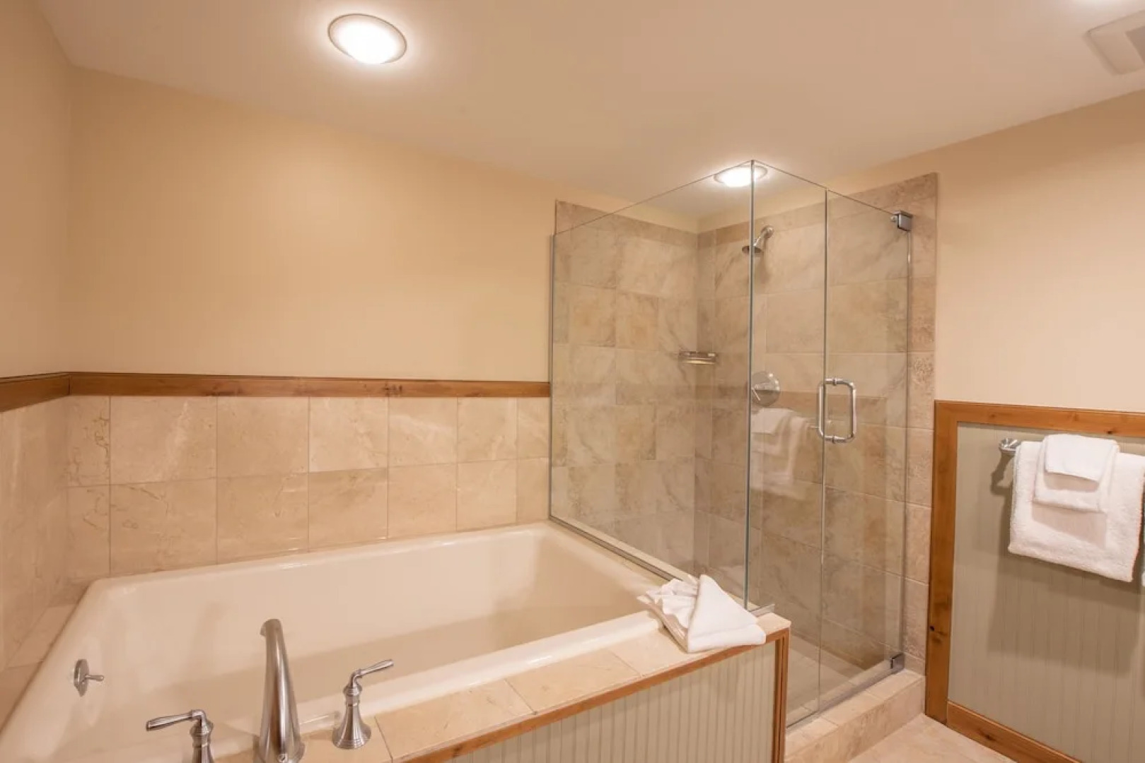 Top Floor 2 Bedroom In Mountaineer Square- Slopeside Condo - No Cleaning Fee! by RedAwning