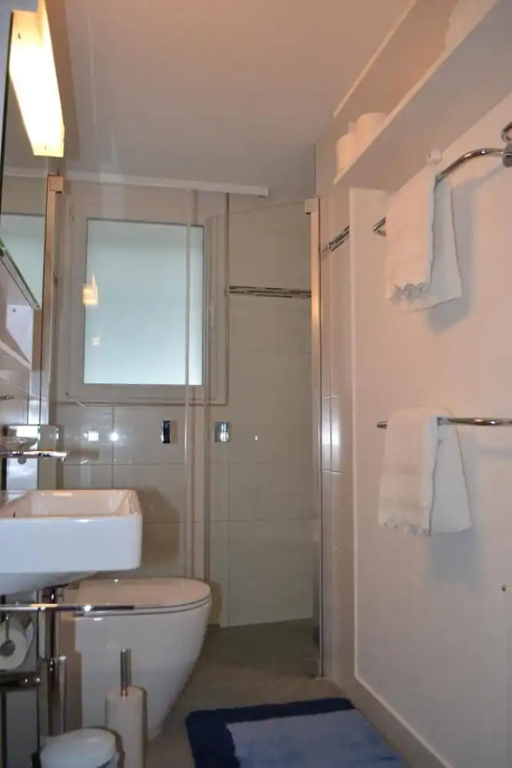 Cozy Apartment With Lake View for 6 Guests