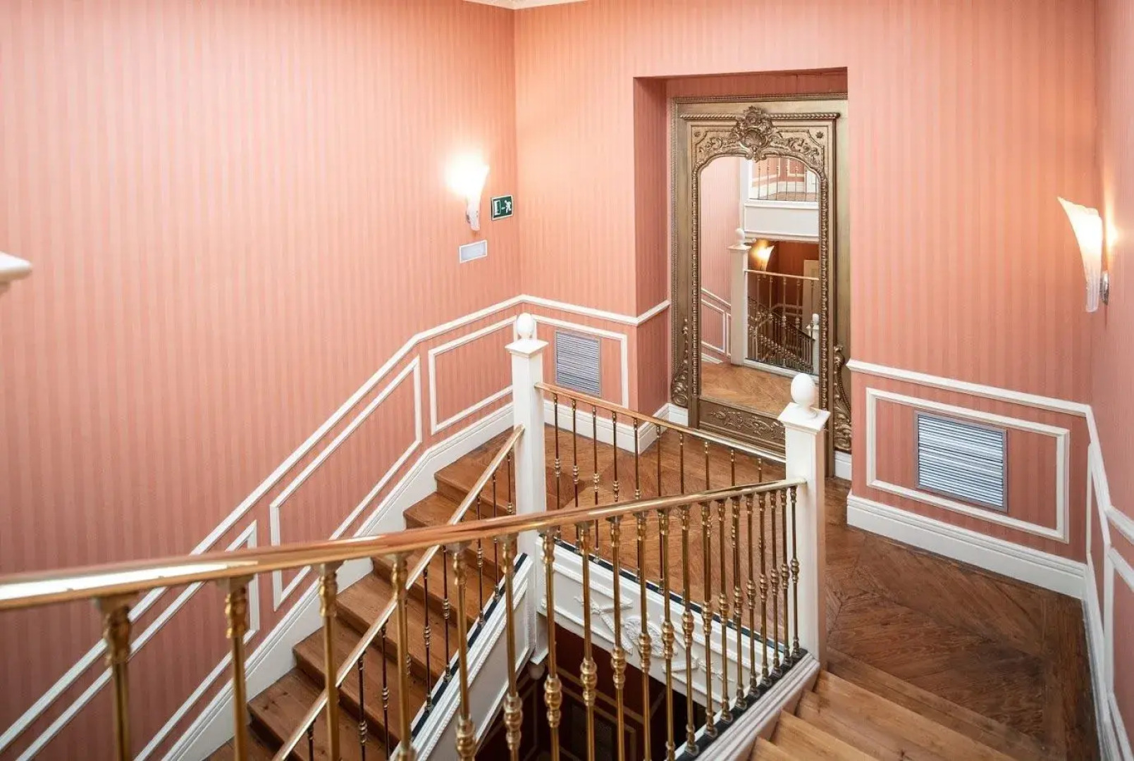 Catalonia Las Cortes Hotel