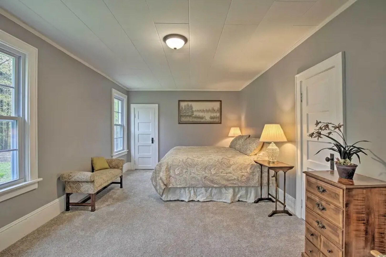 Beautiful Lenox Home, 3 Mi to Shakespeare & Co!