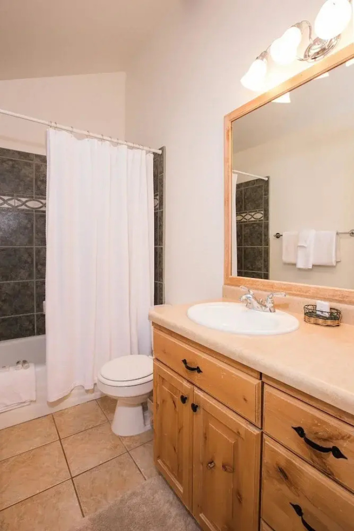 Three Kings Condo Near the Lifts by RedAwning