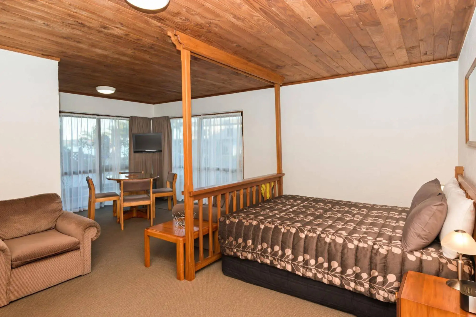 Swiss Chalet Lodge Motel