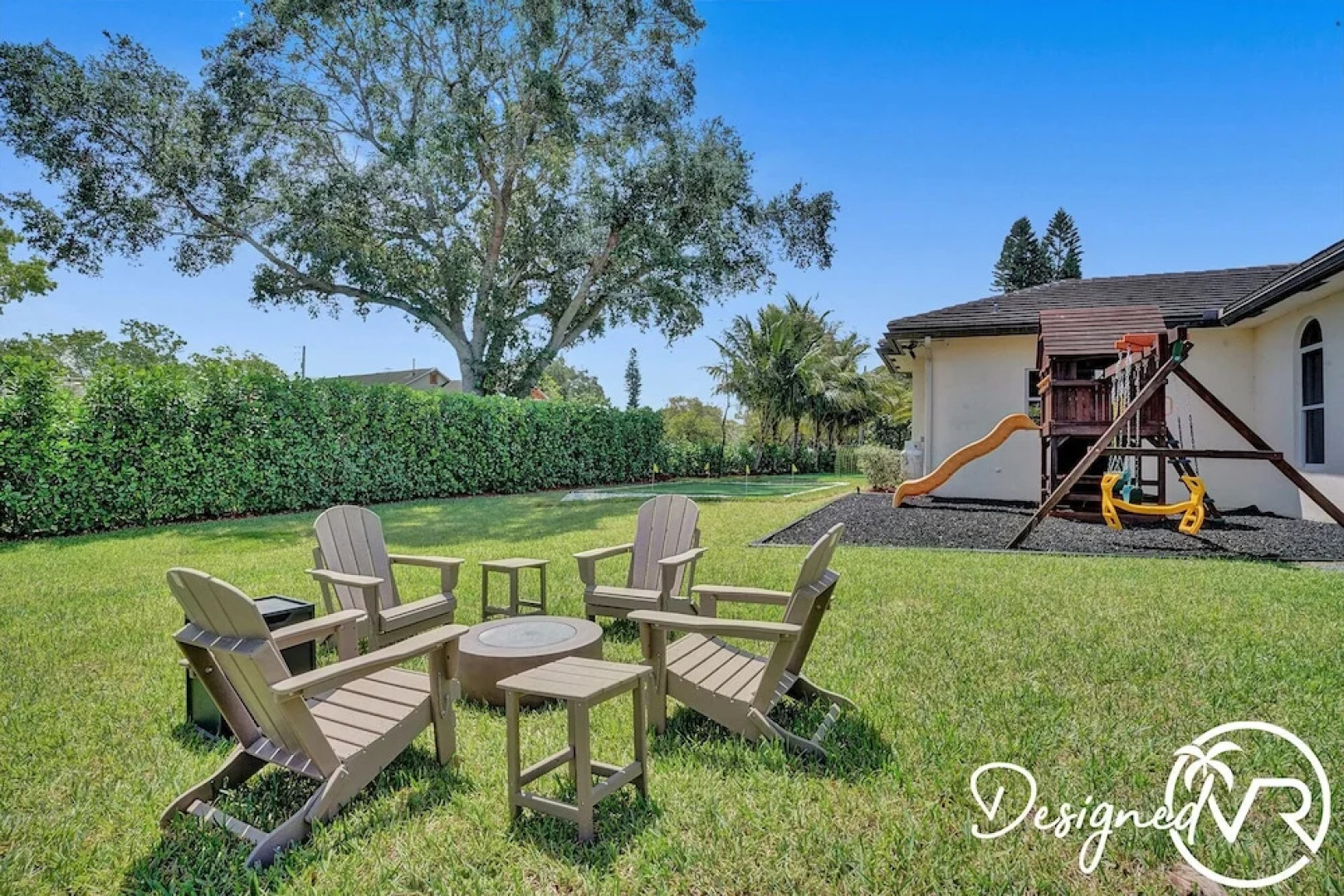 8-BR with Pool & Mini-golf & Soccer