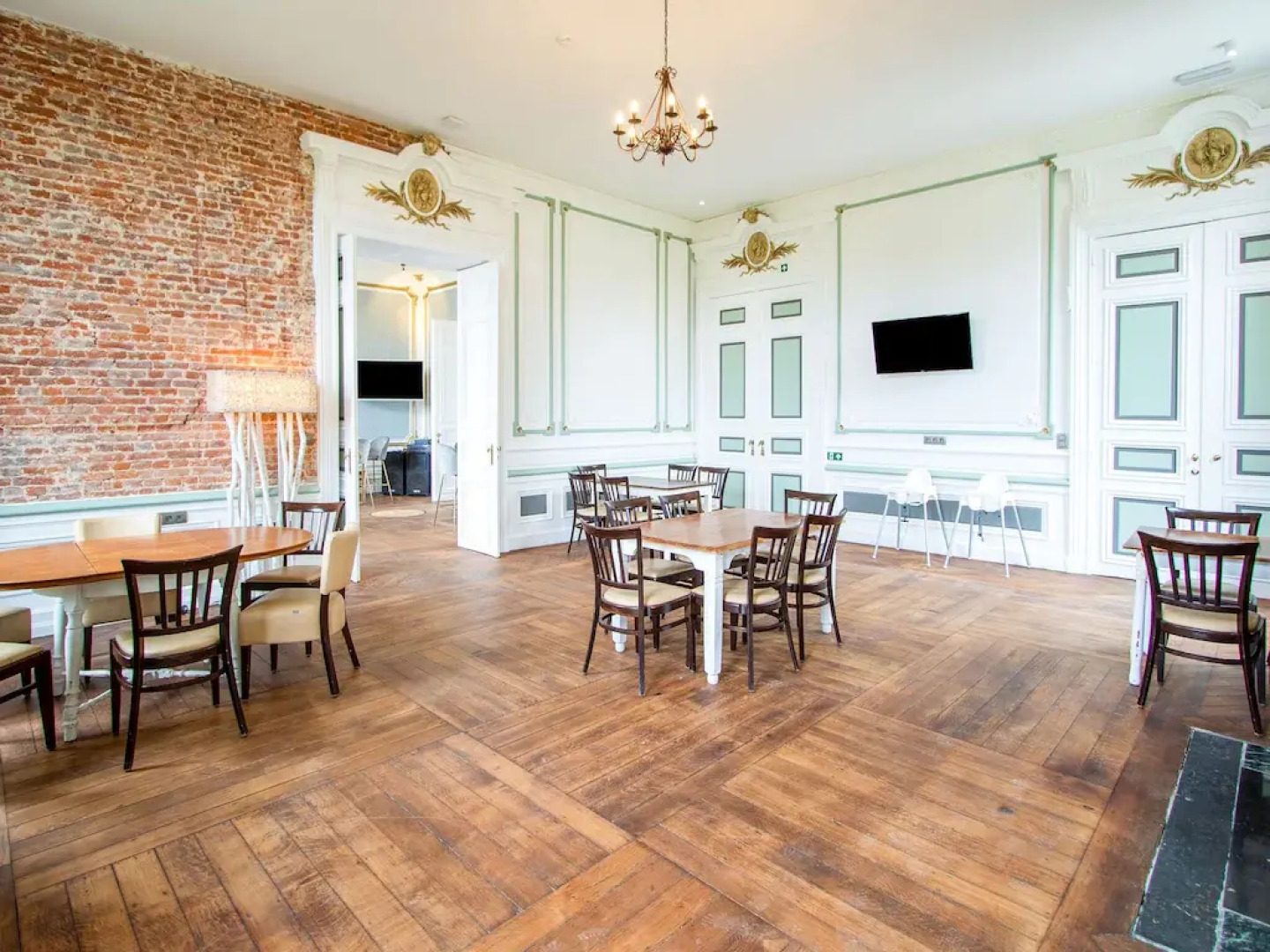 Castle With Wellness and Cinema