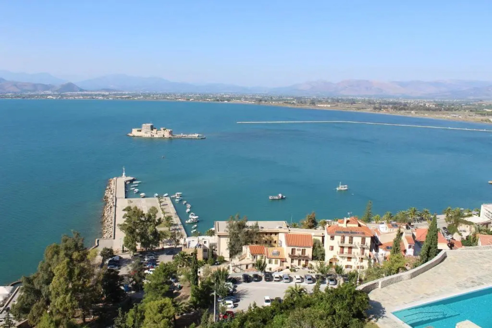 3 BDS-5min. walk to the BEACH