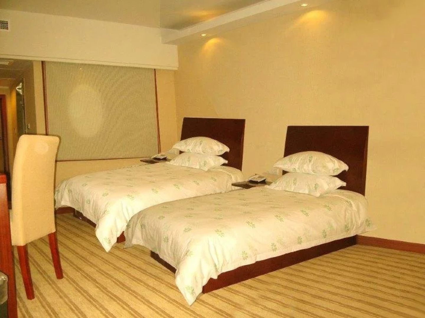 东方大酒店(开化江滨路店)