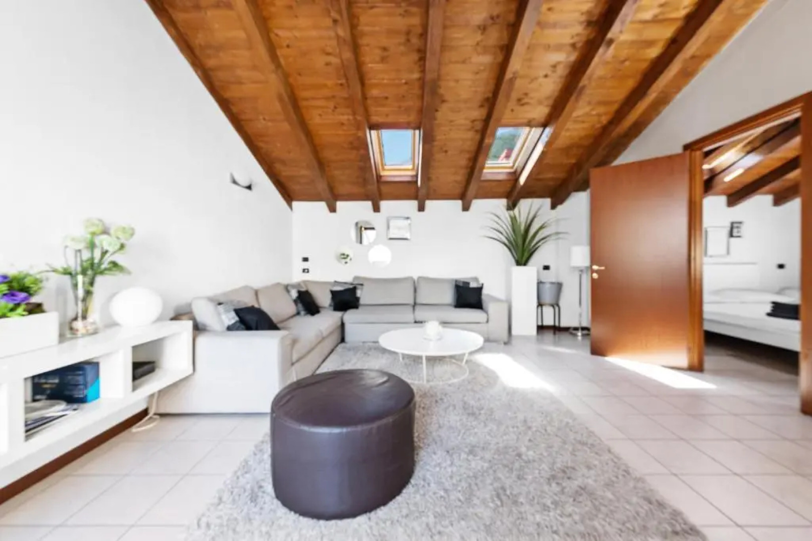 CasaCamelia 35, 3 BDRM with view Lake Como