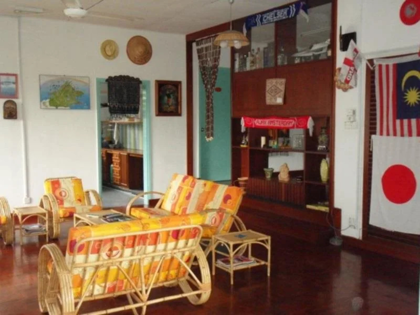 Borneo Beachouse Backpackers