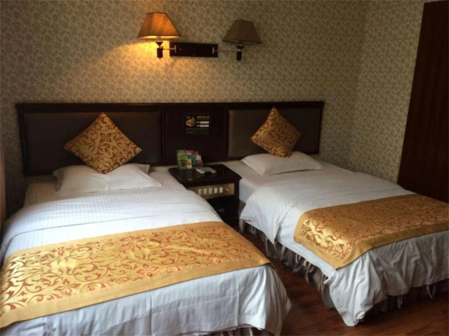 Xingyi Longtai Inn