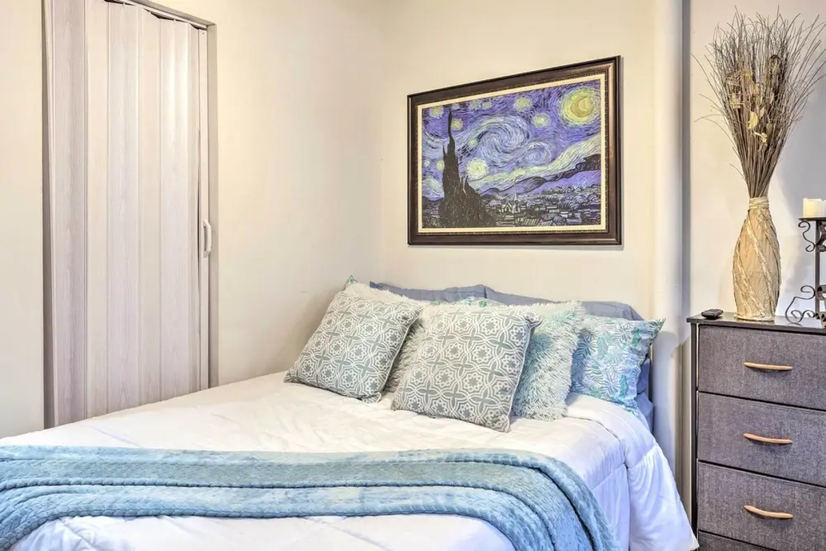 Updated Lithonia Cottage ~ 7 Mi to Stone Mtn!