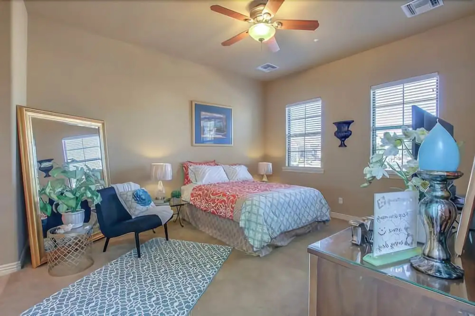 Elm St - 1 Br home by RedAwning