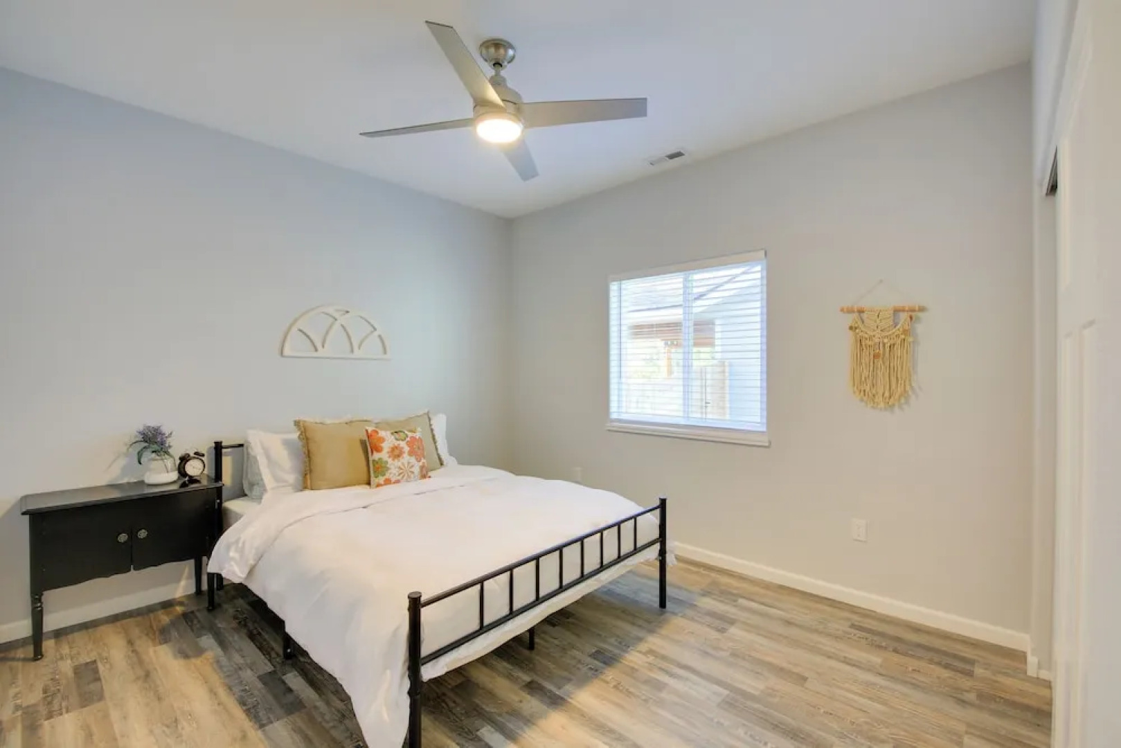 3 Mi to Lake Pend Oreille: Home w/ Deck & Yard