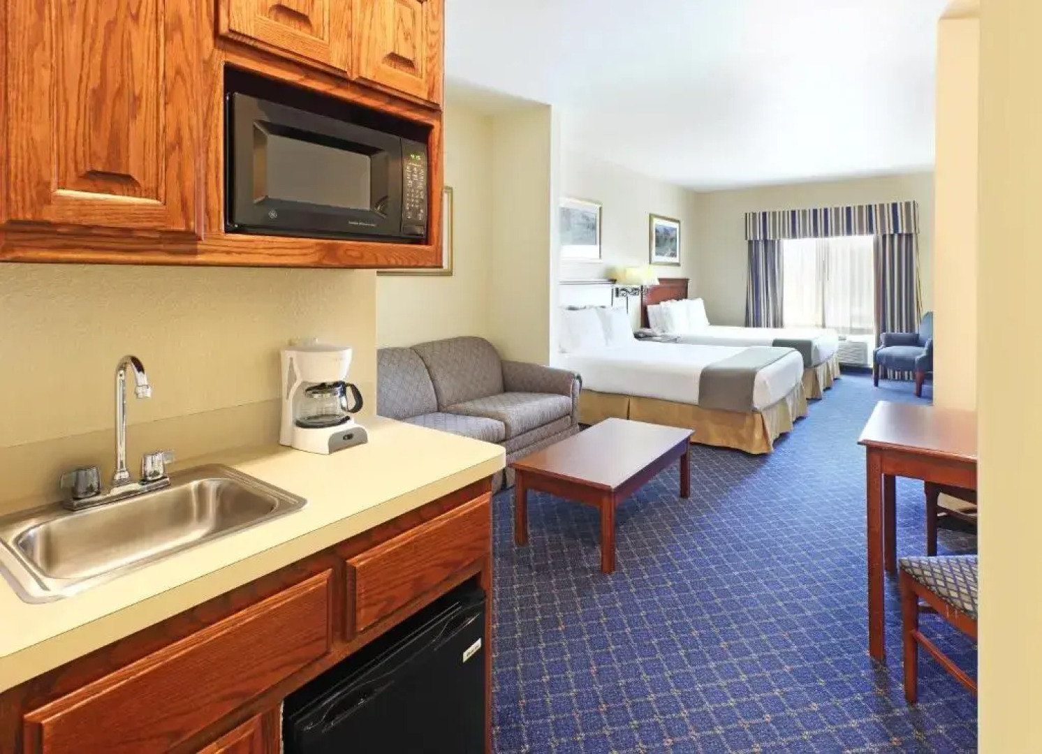 Holiday Inn Express & Suites Mountain Home