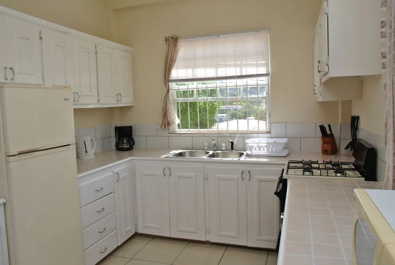 Poinsettia Villa Apartments