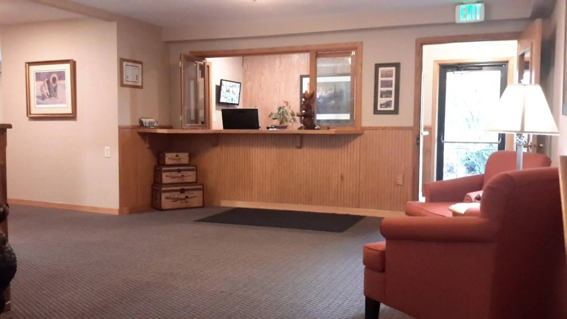 Lakeshore Inn & Suites