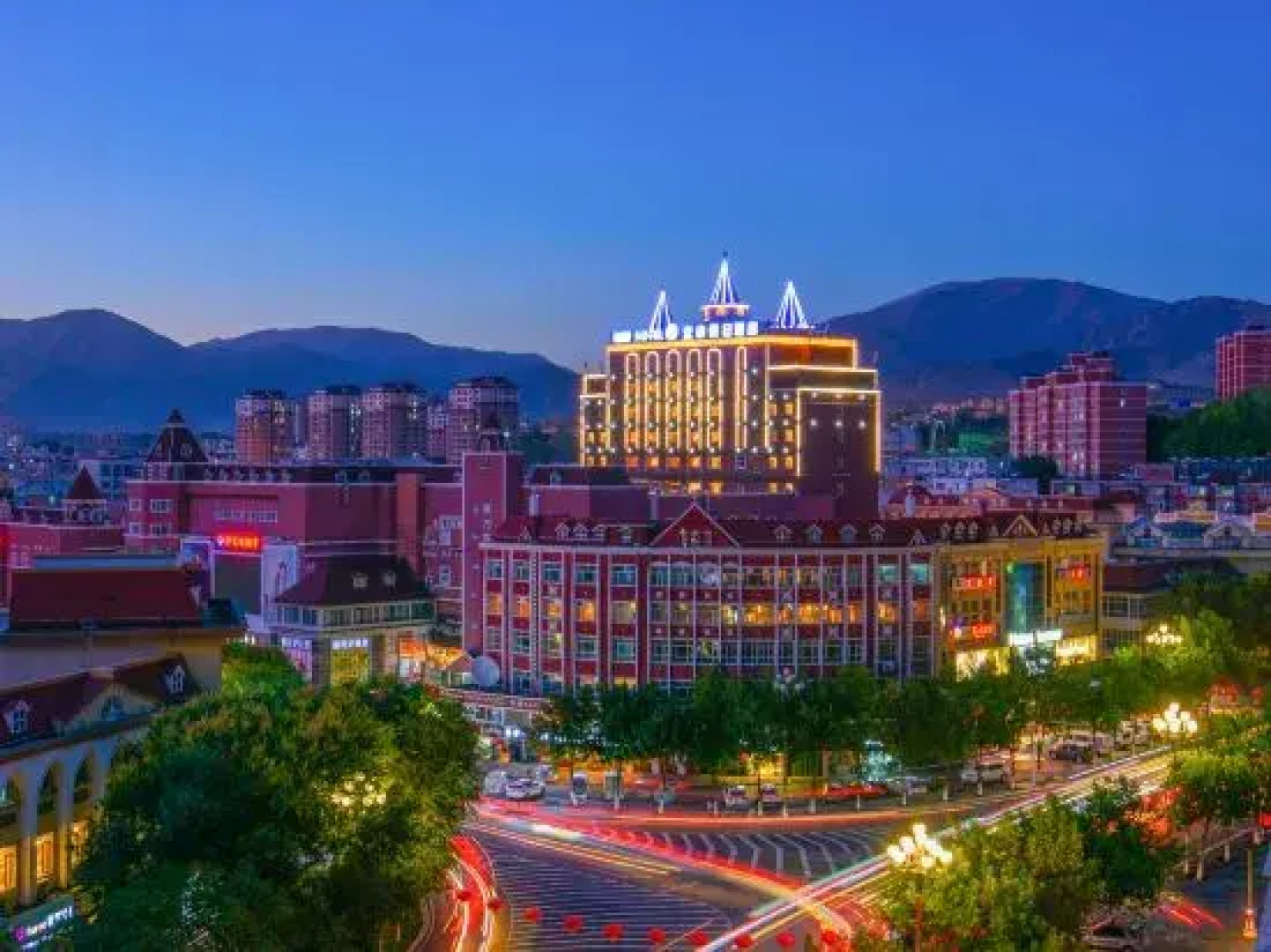 Sunshine Holiday Hotel