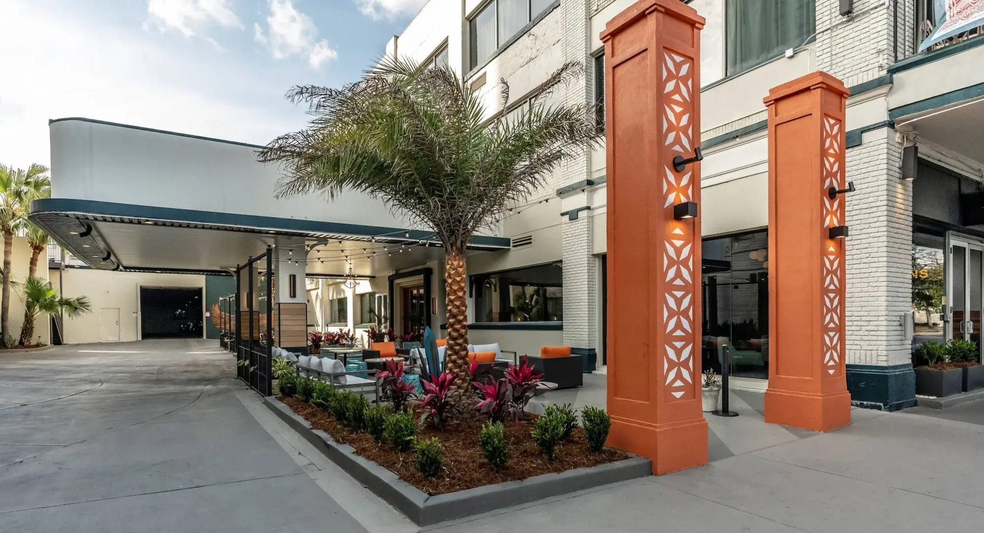 St Charles Coach House, an Ascend Collection Hotel