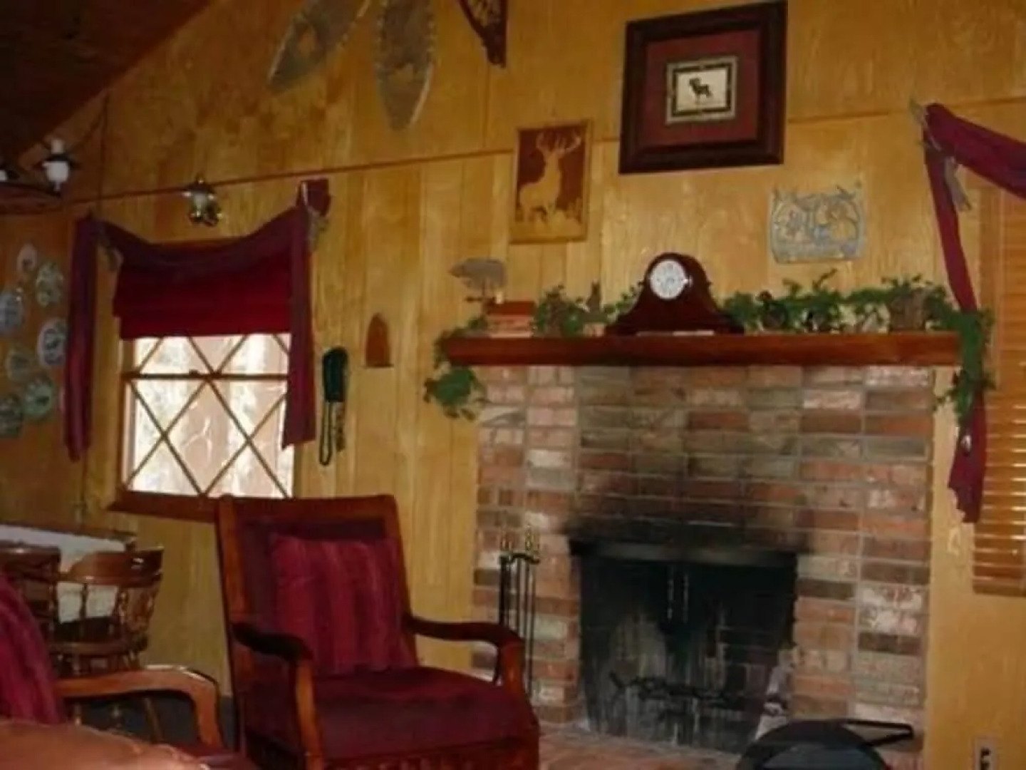 Eagles Nest B&B and Cottage Suites