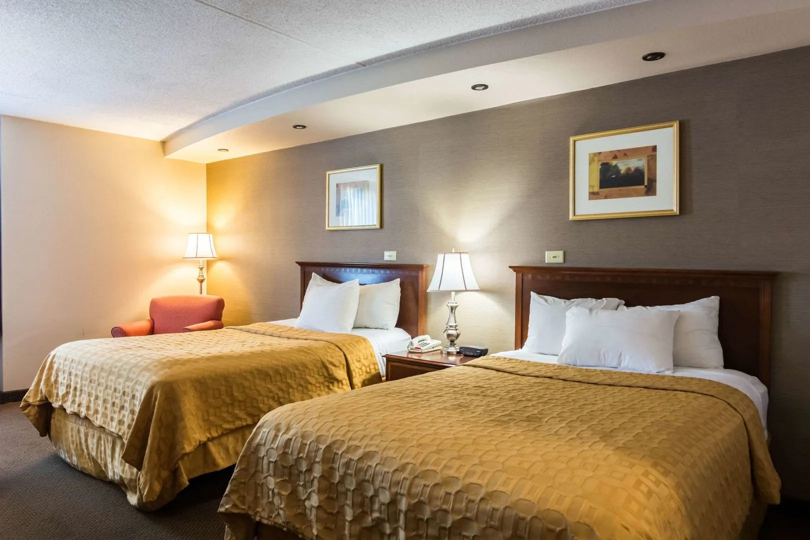 The Plaza Inn & Suites