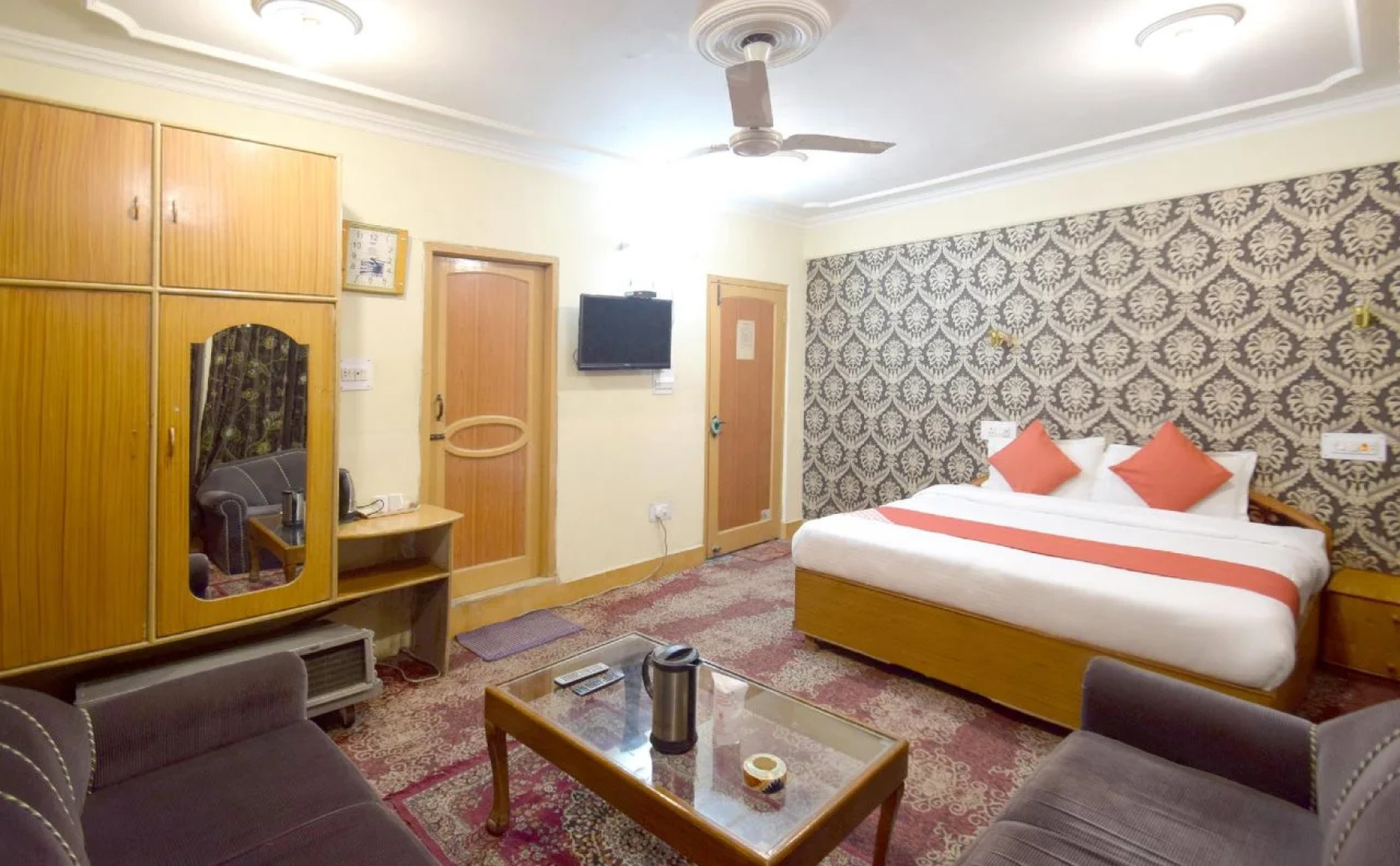 OYO 4694 Hotel City Plaza