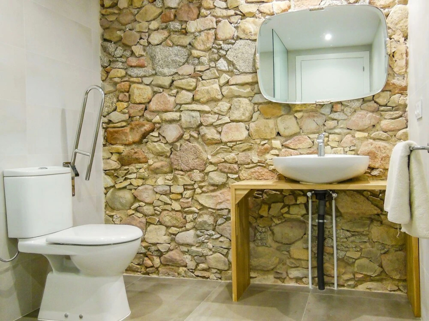 Authentic, Modern and Wheelchair Friendly Holiday Home With Private Pool