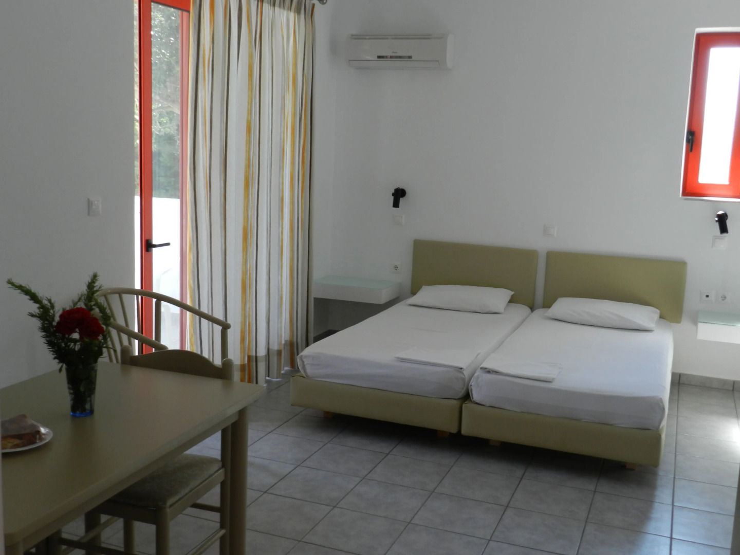 Triantafyllas Apartments