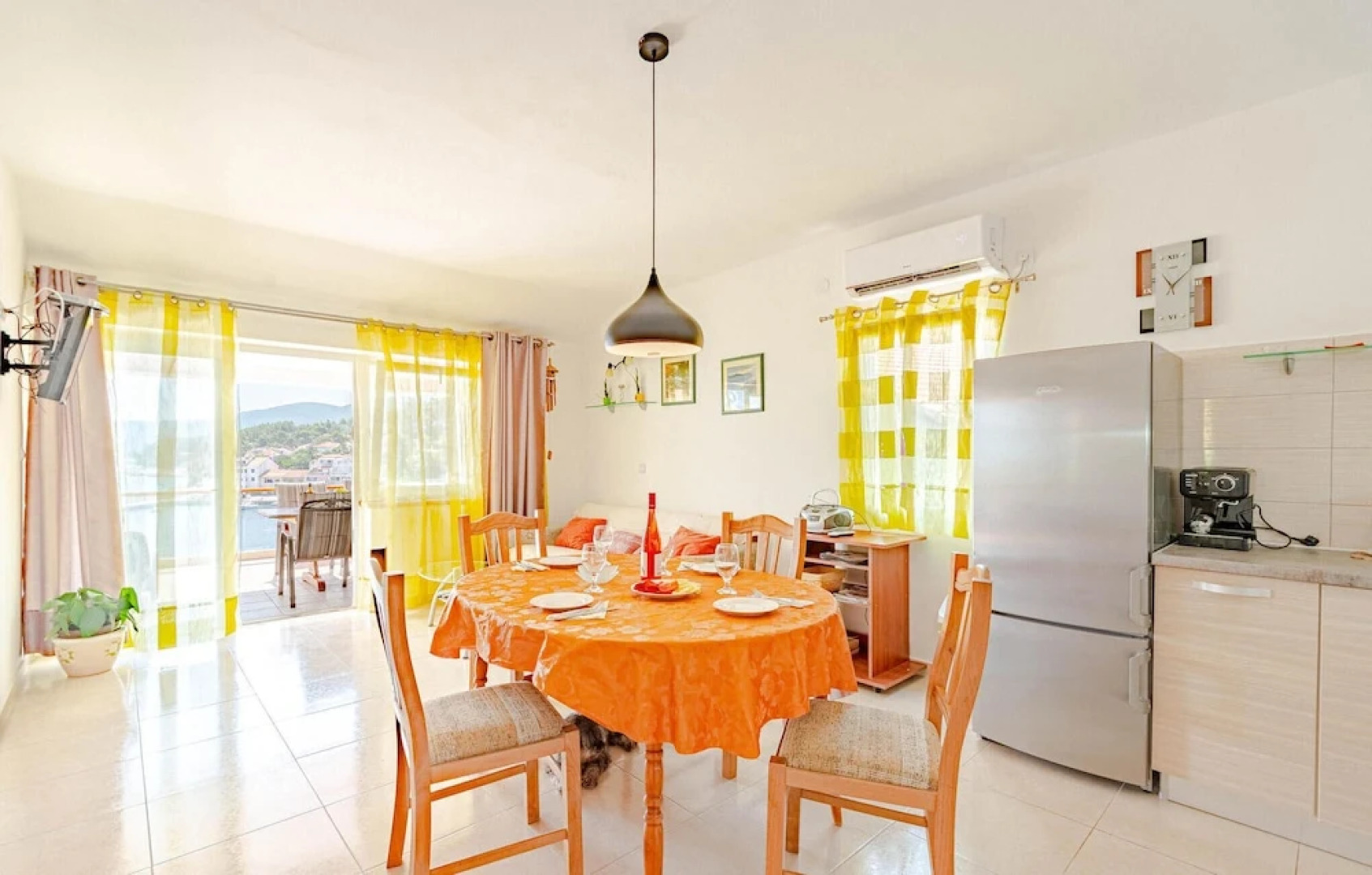 Stunning Home in Prigradica With Wifi and 4 Bedrooms