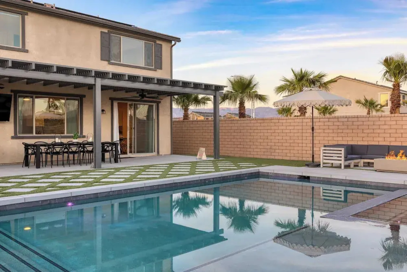 Desert Eden by Avantstay 6BR w/ Ensuite Backyard Oasis w/ Pool & Hot Tub!