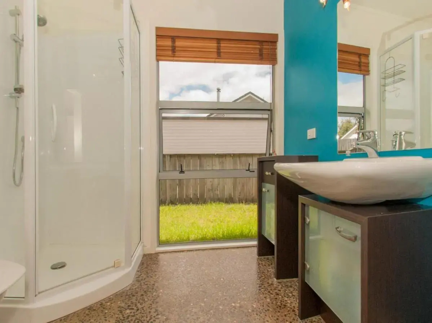 Sands Beach House - Matarangi Holiday Home