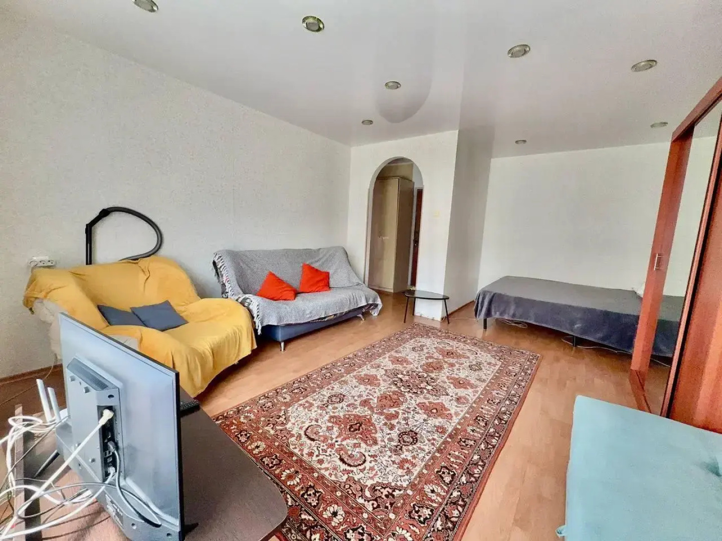 Апартаменты на проспекте Шахтёров 16